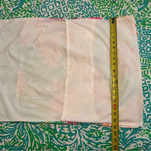 Lilly Pulitzer for Pottery Barn, 2 pillow cases 25x19,  Orchid print - Picture 7 of 12